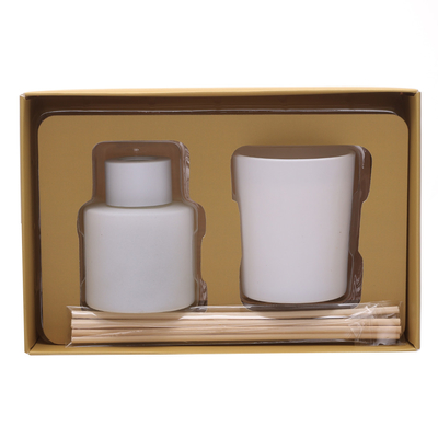 কাঠের ক্যাপ সুগন্ধযুক্ত মোমবাতি সহ 50ml ম্যাট সাদা বোতল রিড ডিফিউজার সেট